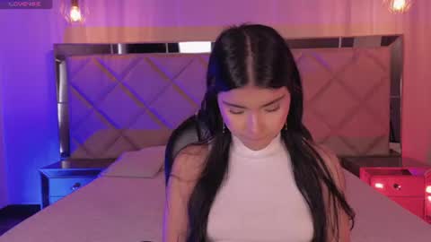 Snapshot of mialaurence_ chatting on 07-08-26, 07:29 Call me Mia online show from 07-08-26, 07:29