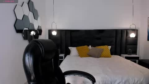 Snapshot of mialaurence_ chatting on 07-12-26, 05:04 Call me Mia online show from 07-12-26, 05:04