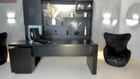 Snapshot of mialaurence_ chatting on 07-19-26, 05:05 Call me Mia online show from 07-19-26, 05:05