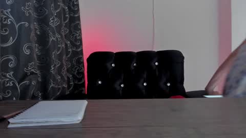 Mia Lenox online show from 12-18-24, 10:35