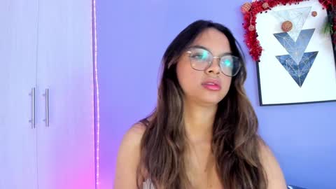 Mia online show from 12-03-24, 10:18