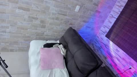 Mia online show from 12-17-24, 01:18