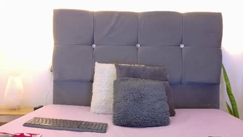 Snapshot of miamackleyn_ chatting on 07-14-26, 12:44 MIA online show from 07-14-26, 12:44