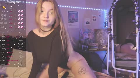 Snapshot of miamiameow chatting on 02-27-25, 04:32 Mia online show from 02-27-25, 04:32