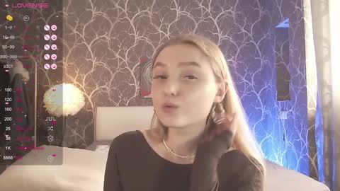 Mia online show from 03-31-26, 01:00