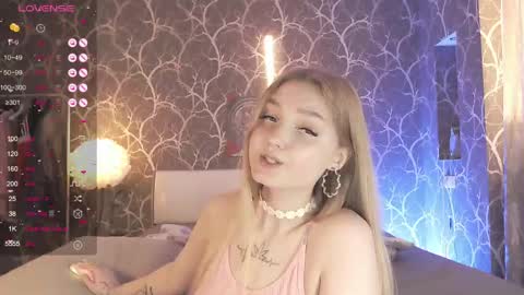 Snapshot of miamiameow chatting on 05-08-26, 04:45 Mia online show from 05-08-26, 04:45