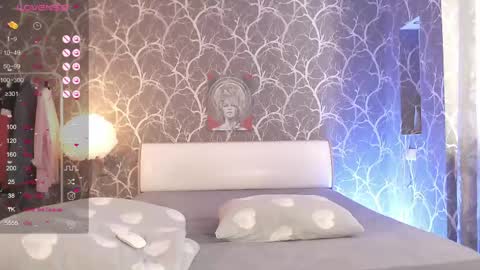 Snapshot of miamiameow chatting on 05-18-26, 12:11 Mia online show from 05-18-26, 12:11