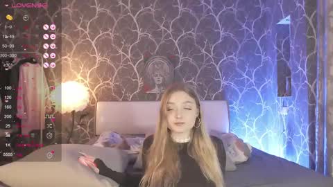 Snapshot of miamiameow chatting on 05-25-26, 04:02 Mia online show from 05-25-26, 04:02