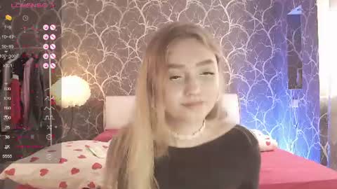 Snapshot of miamiameow chatting on 06-12-26, 03:00 Mia online show from 06-12-26, 03:00