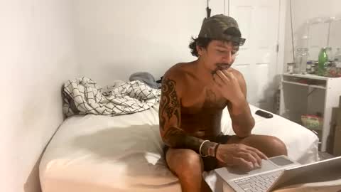 Snapshot of miamiclos1 chatting on 02-01-26, 01:26 miamiclos1 online show from 02-01-26, 01:26