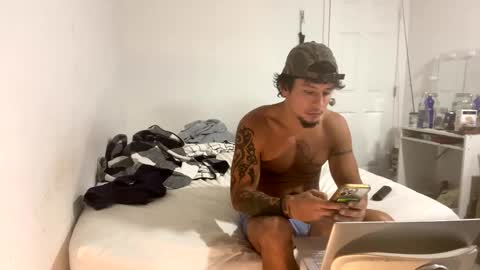 Snapshot of miamiclos1 chatting on 02-06-26, 02:05 miamiclos1 online show from 02-06-26, 02:05