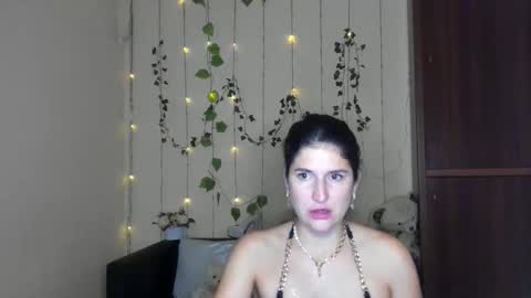 Snapshot of miamilff_sugar chatting on 05-19-26, 12:44 Alianna online show from 05-19-26, 12:44