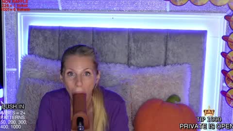 Mia online show from 11-14-25, 03:44