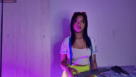 Mia Miller online show from 11-08-25, 12:00