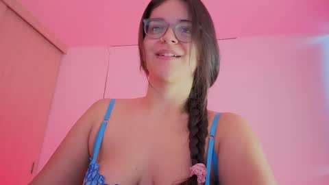 Snapshot of miamillerr_28 chatting on 05-23-26, 11:03 Mia online show from 05-23-26, 11:03