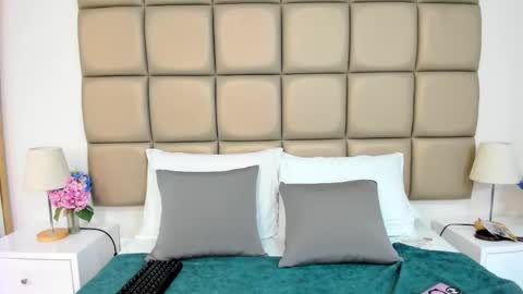 Snapshot of miamillers1 chatting on 11-24-25, 11:32 miamillers1 online show from 11-24-25, 11:32