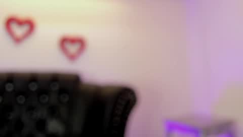 Mia   -5 7001400 Follow  online show from 02-20-25, 11:54