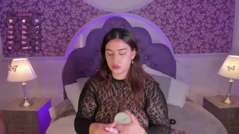 Snapshot of miamontoya chatting on 11-28-25, 01:25 Mia -5 7001400 Follow online show from 11-28-25, 01:25