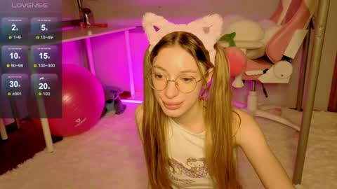 Snapshot of miamooonn chatting on 06-10-26, 05:56 MiaMoon online show from 06-10-26, 05:56