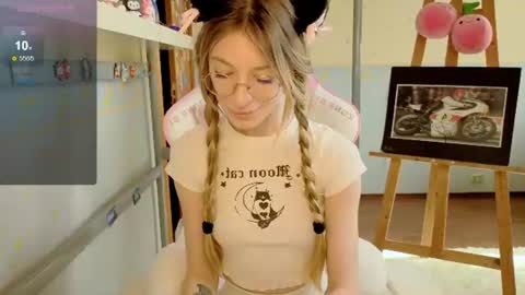 Snapshot of miamooonn chatting on 06-19-26, 01:37 MiaMoon online show from 06-19-26, 01:37