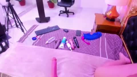 Mia online show from 10-17-25, 11:46