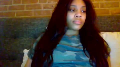 MiaMuffn online show from 12-16-25, 04:56