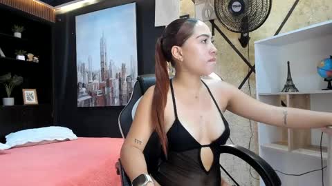 Snapshot of mianavarro_ chatting on 05-28-26, 08:39 Mia online show from 05-28-26, 08:39