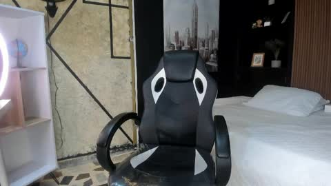 Snapshot of mianavarro_ chatting on 05-29-26, 08:29 Mia online show from 05-29-26, 08:29