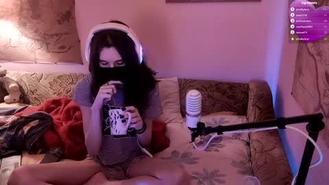 Snapshot of miaowhowl chatting on 01-07-25, 09:14 Kristien online show from 01-07-25, 09:14