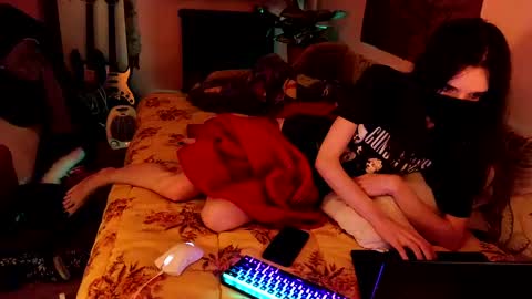 Snapshot of miaowhowl chatting on 01-17-25, 04:06 Kristien online show from 01-17-25, 04:06