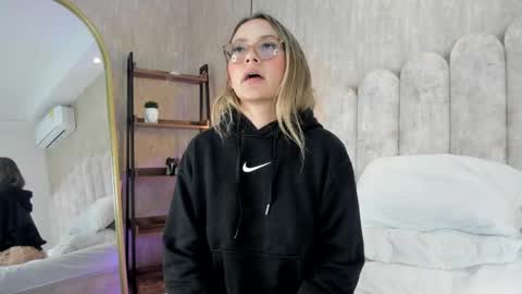 MIA online show from 04-21-26, 01:42