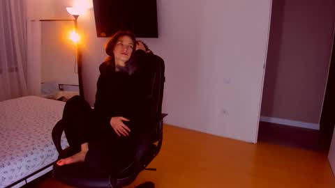 Mia online show from 11-01-25, 07:49