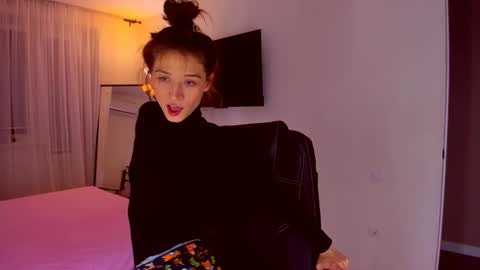 Mia online show from 12-03-25, 07:34