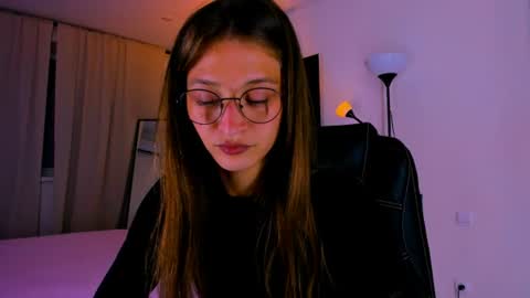 Mia online show from 07-30-26, 07:13