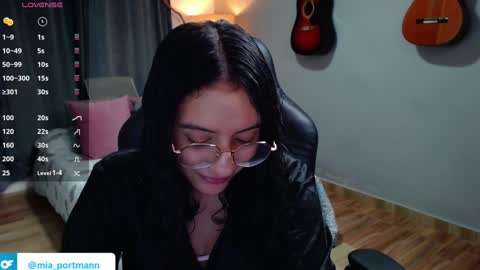 Snapshot of miaportman chatting on 12-17-24, 08:32 MIAPORTMANN online show from 12-17-24, 08:32