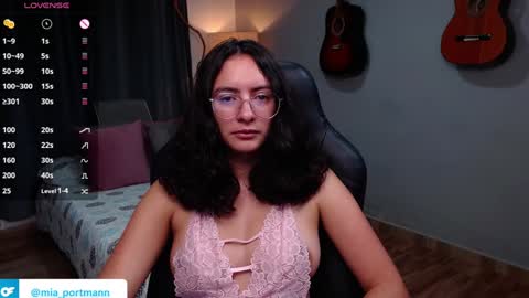 Snapshot of miaportman chatting on 12-18-24, 09:14 MIAPORTMANN online show from 12-18-24, 09:14