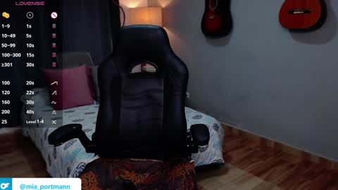 Snapshot of miaportman chatting on 12-19-24, 01:07 MIAPORTMANN online show from 12-19-24, 01:07