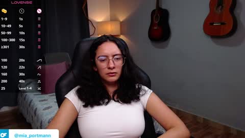 Snapshot of miaportman chatting on 12-20-24, 01:00 MIAPORTMANN online show from 12-20-24, 01:00