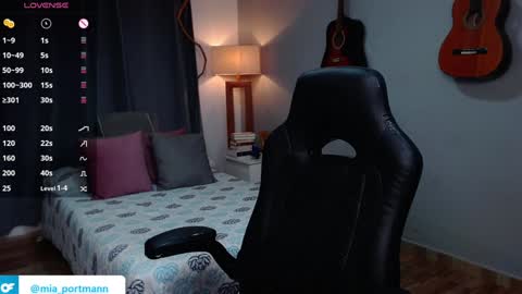 Snapshot of miaportman chatting on 12-22-24, 03:22 MIAPORTMANN online show from 12-22-24, 03:22