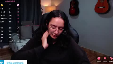 Snapshot of miaportman chatting on 12-23-24, 12:19 MIAPORTMANN online show from 12-23-24, 12:19