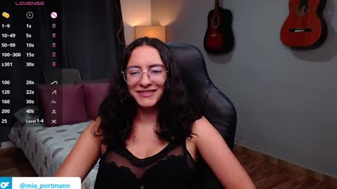 Snapshot of miaportman chatting on 12-30-24, 07:53 MIAPORTMANN online show from 12-30-24, 07:53