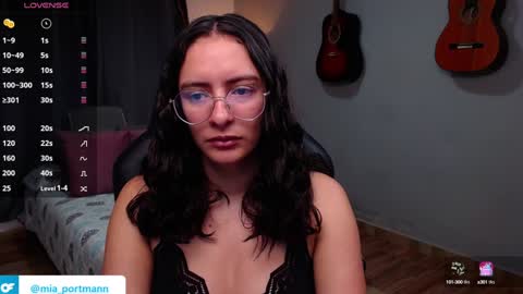 Snapshot of miaportman chatting on 12-31-24, 02:14 MIAPORTMANN online show from 12-31-24, 02:14