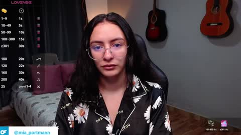 Snapshot of miaportman chatting on 01-03-25, 07:49 MIAPORTMANN online show from 01-03-25, 07:49