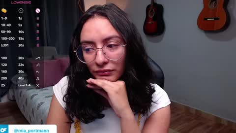 Snapshot of miaportman chatting on 01-04-25, 09:10 MIAPORTMANN online show from 01-04-25, 09:10