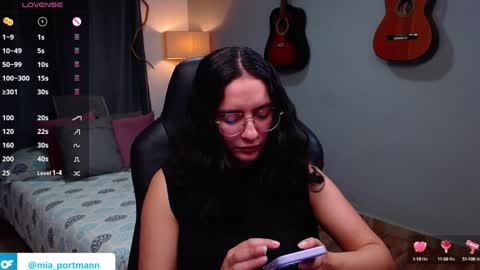 Snapshot of miaportman chatting on 01-11-25, 03:42 MIAPORTMANN online show from 01-11-25, 03:42