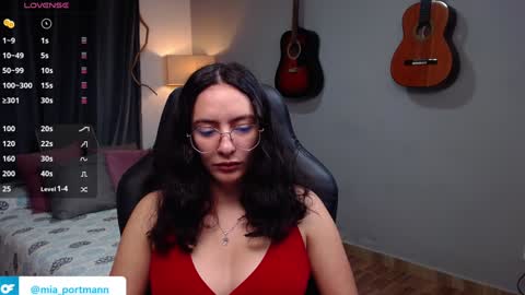 Snapshot of miaportman chatting on 01-20-25, 12:18 MIAPORTMANN online show from 01-20-25, 12:18