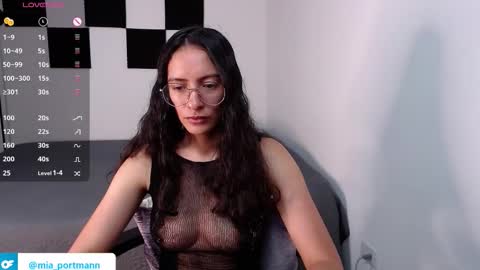 Snapshot of miaportman chatting on 09-21-25, 04:19 MIAPORTMANN online show from 09-21-25, 04:19