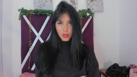 Mia Quevedo online show from 11-18-25, 12:09