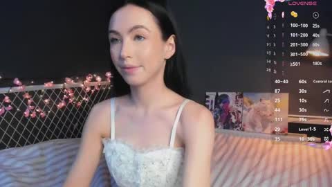 Snapshot of miarielle chatting on 04-05-26, 05:32 Liz online show from 04-05-26, 05:32