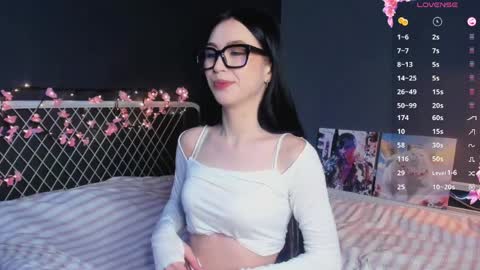 Snapshot of miarielle chatting on 04-10-26, 05:28 Liz online show from 04-10-26, 05:28